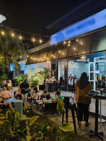 Ara Damansara - Cafe for Sale / Takeover