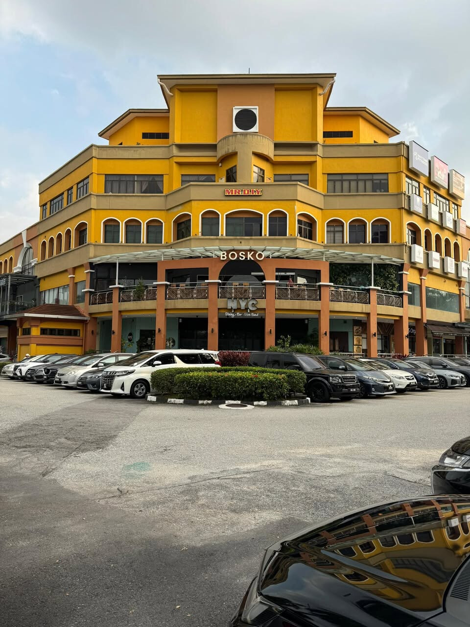 Large Chinese Hot Pot Restaurant - Bandar Utama