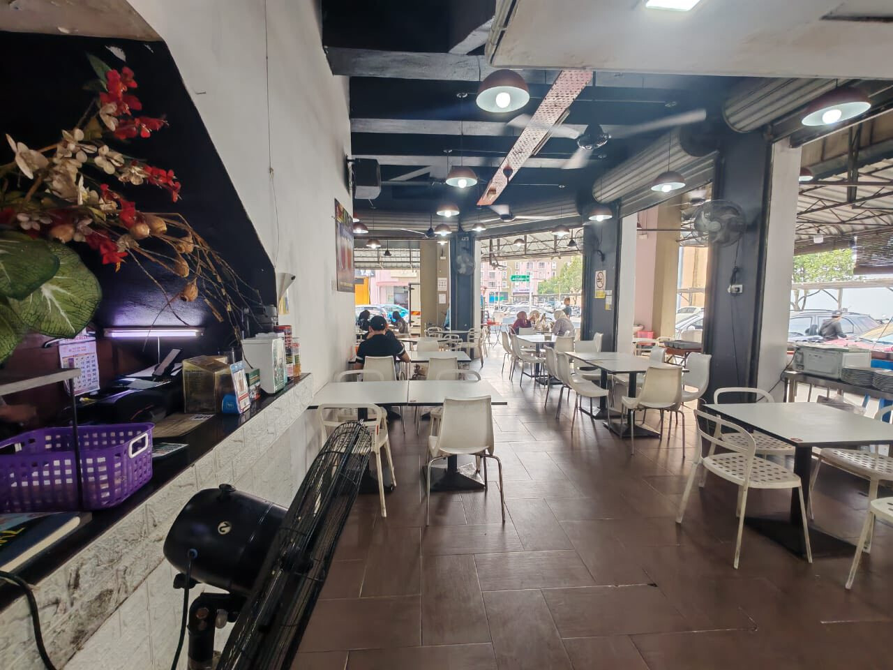 KEDAI MAKANAN CORNER LOT UNTUK DIJUAL