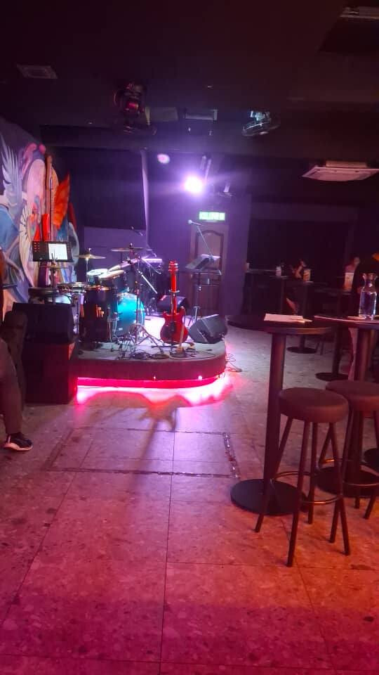 BAR & RESTAURANT BUSINESS FOR SALE - MEDAN DAMANSARA