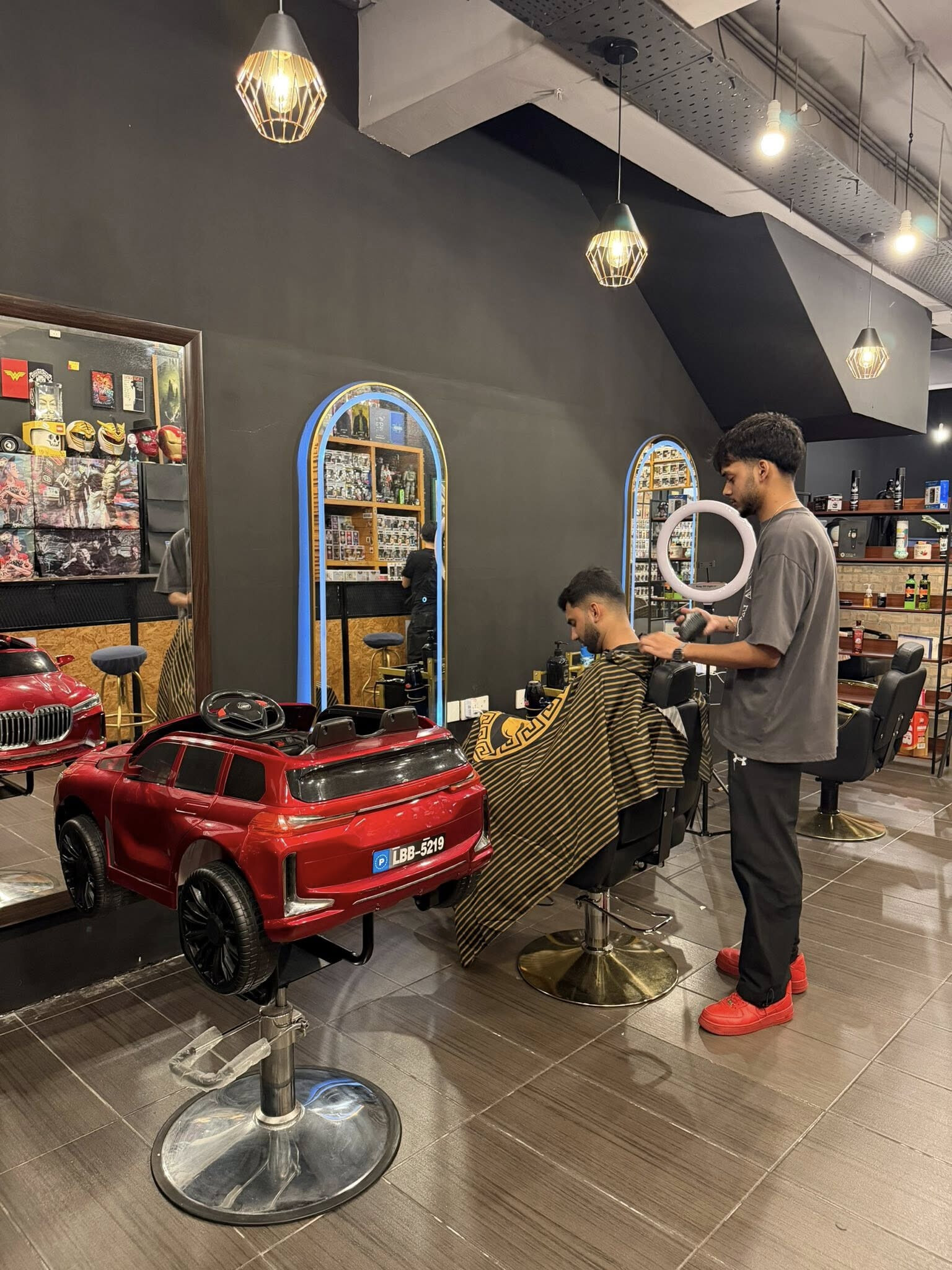 BARBERSHOP BUSINESS FOR SALE - DAMANSARA UTAMA