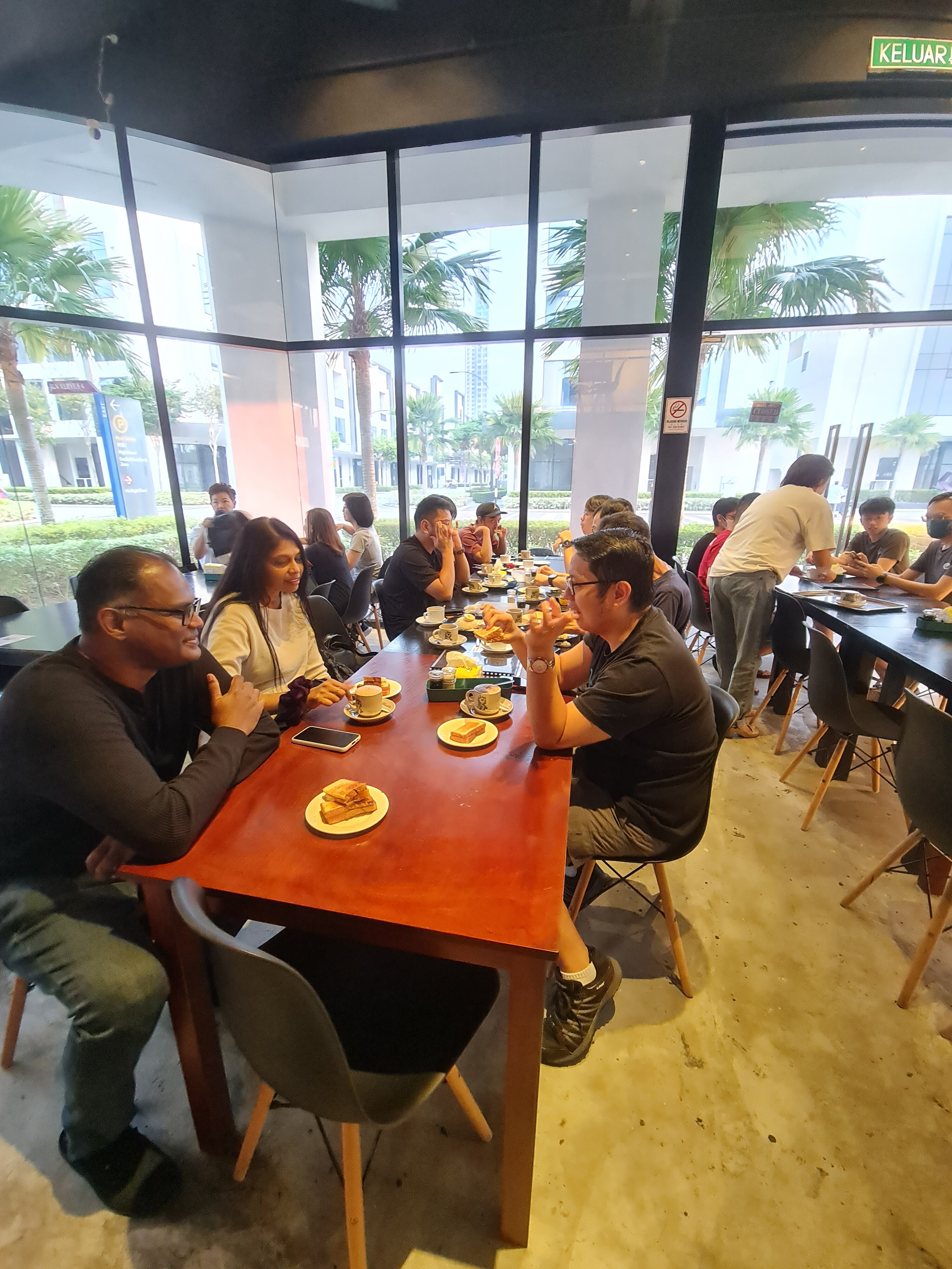 Halal Café for Sale – Near Factory & Residential Area, 3 Mins to Highway & IKEA
